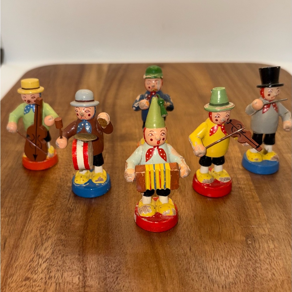 Erzgebirge Hand-Painted Wooden Clown Band Figurines - Colorful Set